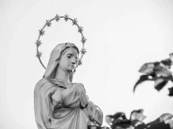 Monument Mère Dieu Avec Halo Doré Sur — Photo