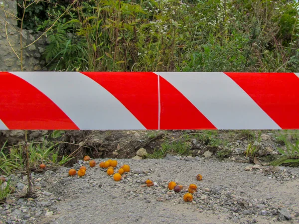 Fita Vermelha Branca Bloqueando Trânsito Estrada Devido Acidente — Fotografia de Stock