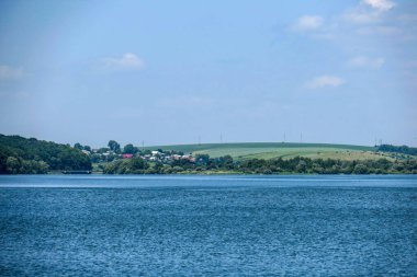 Avrupa 'nın en büyük yapay göletinin manzarası.