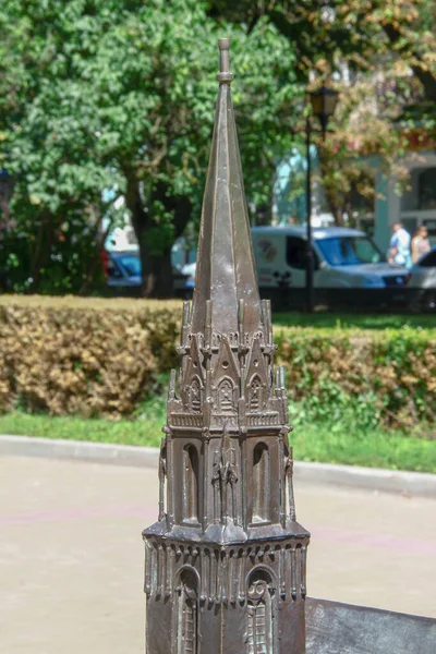 Monumento Brinquedo Igreja Praça Feito Bronze — Fotografia de Stock