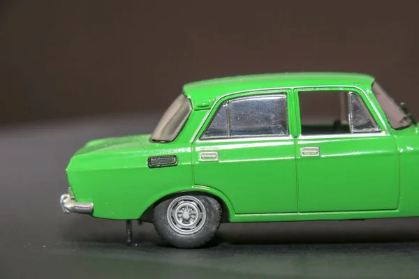 Pequeno Modelo Brinquedo Verde Carro Velho — Fotografia de Stock