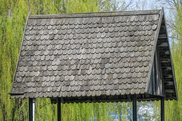 Stary Drewniany Dach Parku — Zdjęcie stockowe