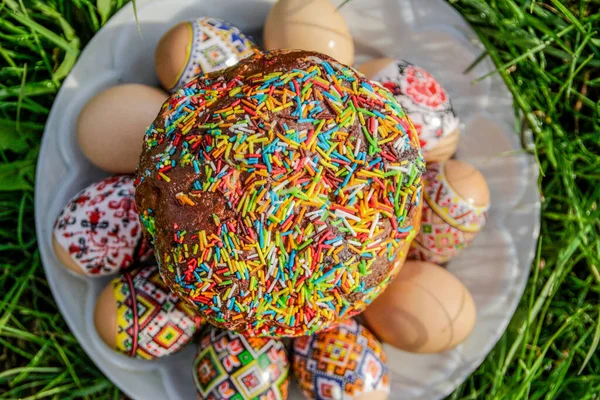 乌克兰人的复活节蛋糕 鸡蛋或白甜面包 — 图库照片