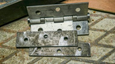 Atölyedeki eski metal yumurtalıklar.