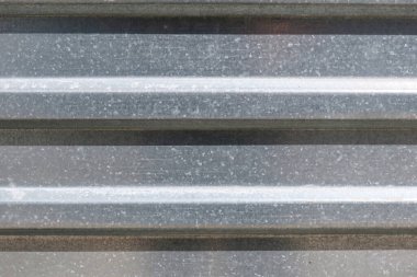 Bükülmüş parlak metal plaka dokusu