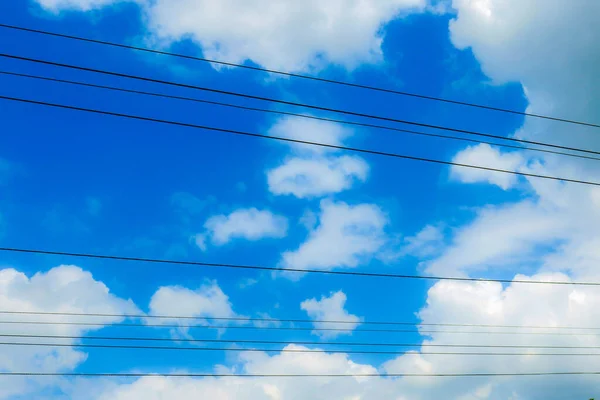 Голубое Небо Белые Облака Прекрасный Солнечный Летний День — стоковое фото