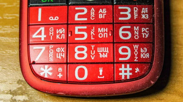 老式红色按键电话机的键盘 — 图库照片