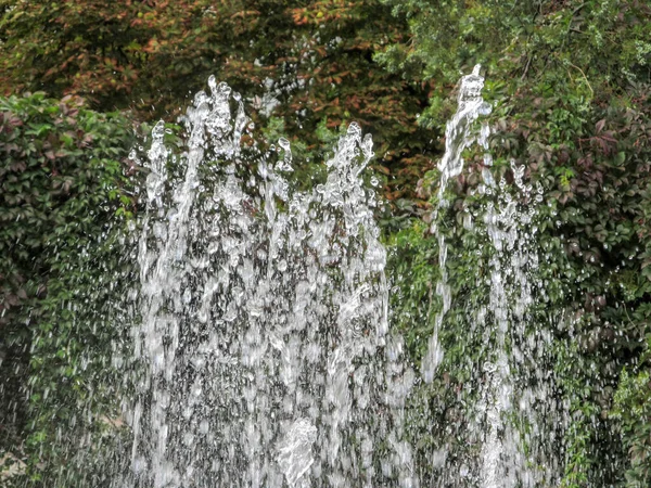 Jets Eau Dans Une Fontaine Parc Septembre — Photo