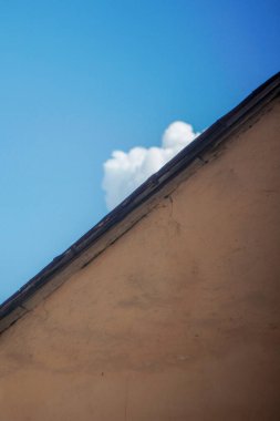 Güzel beyaz bulutlar ve mavi gökyüzü