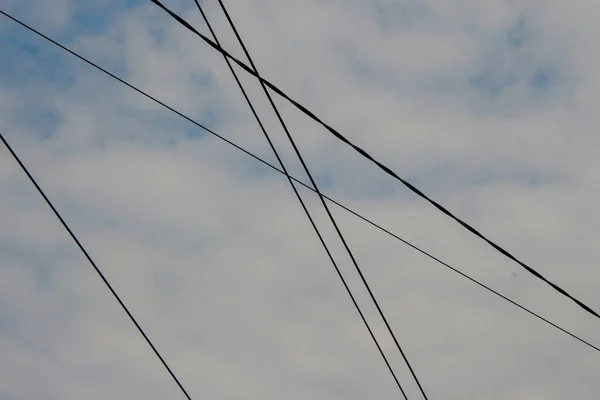 Lignes Électriques Sur Fond Ciel Bleu — Photo