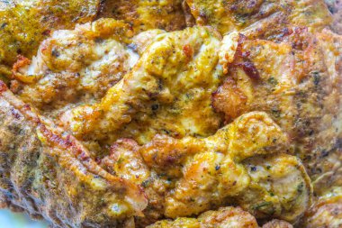 Baharatlı kızarmış tavuk pirzolası