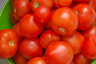 Lezzetli kırmızı domatesler.