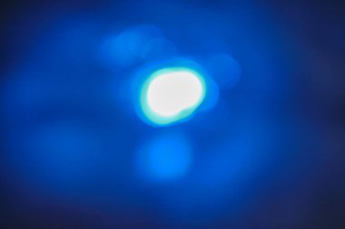 Güzel renkli ışıkların odak noktasını kapat