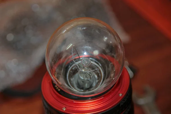 Ampoule Incandescente Verre Non Ouvrable Sur Table — Photo