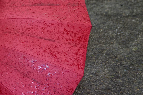 Grand Parapluie Rouge Avec Gouttes Eau Après Pluie — Photo