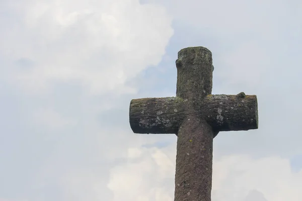 Cruz Pedra Uma Sepultura Cemitério Cristão — Fotografia de Stock