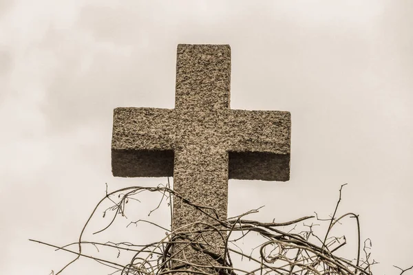 Каменный Крест Могиле Христианском Кладбище — стоковое фото