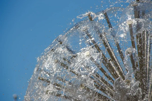 Proudy Vody Městské Fontáně Parku — Stock fotografie