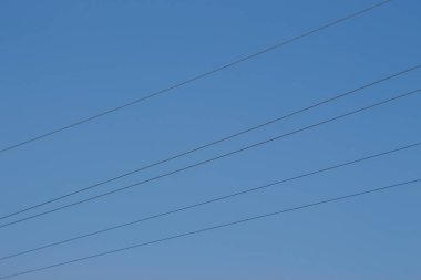 Güzel yaz havasında mavi gökyüzü