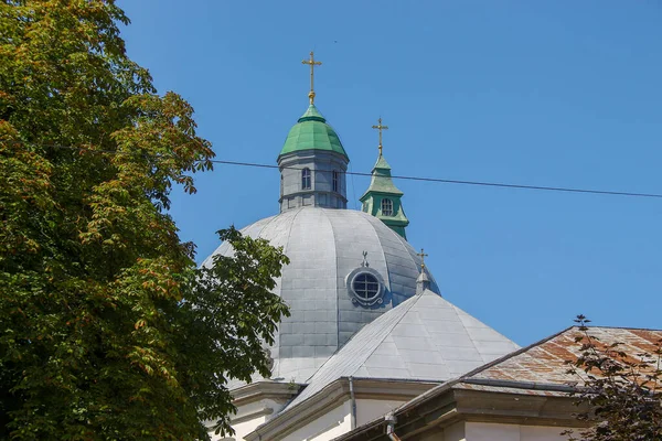 Das Dach Der Alten Christlichen Kirche Ist Mit Blech Gedeckt — Stockfoto