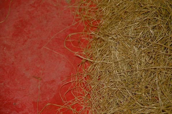 Сіно Або Суха Трава Червоній Олійній Тканині — стокове фото