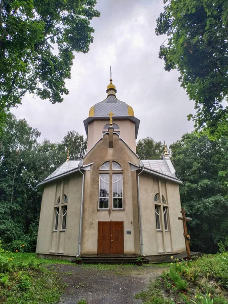 公園内のウクライナ正教会の建物 — ストック写真