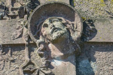 İsa 'nın mezarlıktaki taş resmi.