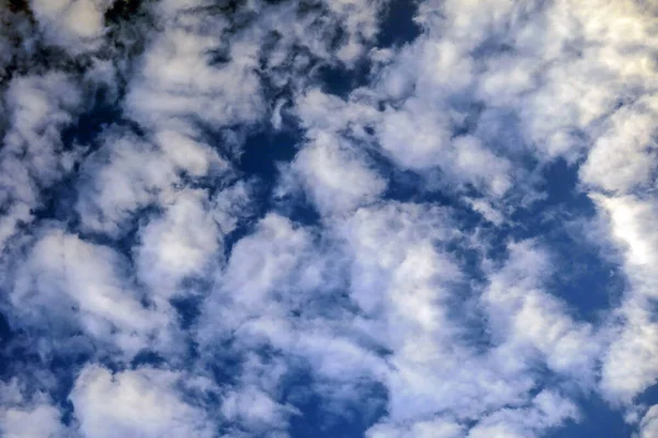 Céu Bonito Nuvens Cinzas Dia Ensolarado — Fotografia de Stock