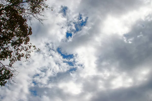 Hermoso Cielo Azul Sobre Nubes Blancas Agosto — Foto de Stock