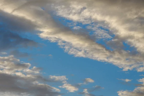 Langit Musim Gugur Yang Sangat Suram Pada Bulan Agustus — Stok Foto