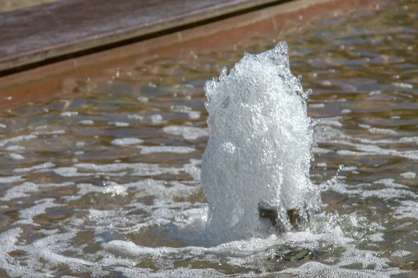 Wasserstrahlen Einem Stadtbrunnen August — Stockfoto