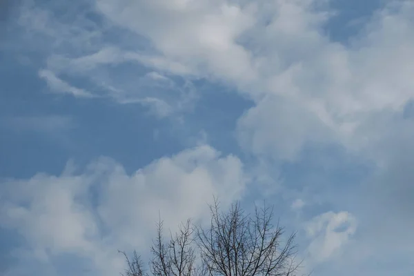 Красивые Белые Облака Голубое Небо — стоковое фото