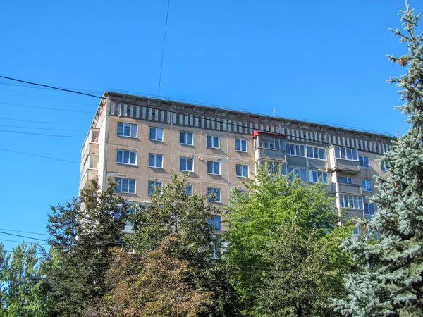 Fachada Prédio Apartamentos Residenciais Uma Área Residencial — Fotografia de Stock