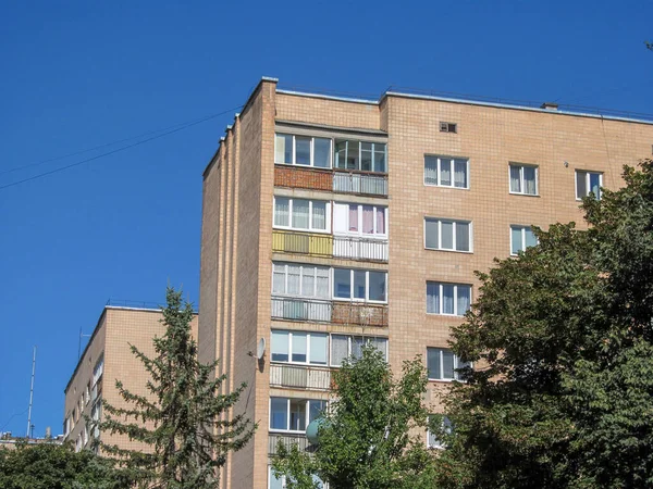 Fachada Prédio Apartamentos Residenciais Uma Área Residencial — Fotografia de Stock