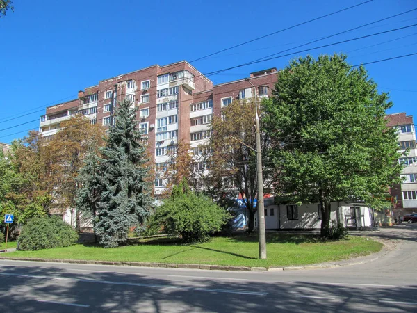 Fachada Prédio Apartamentos Residenciais Uma Área Residencial — Fotografia de Stock