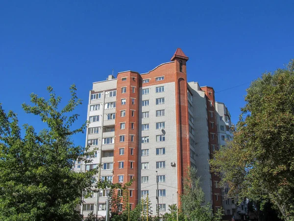 Gebouw Van Een Residentieel Appartementencomplex Een Woonwijk — Stockfoto