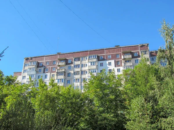 Fachada Edificio Residencial Una Zona Residencial — Foto de Stock