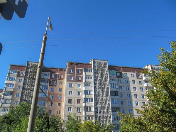 Fachada Edificio Residencial Una Zona Residencial — Foto de Stock