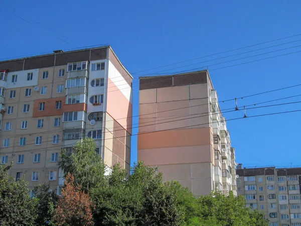 Kamet Alanındaki Bir Apartmanın Cephesi — Stok fotoğraf