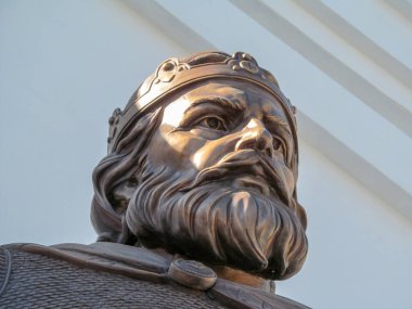 Ortodoks Kilisesi topraklarında Kral Danylo Halytsky anıtı. Ternopil, Ukrayna