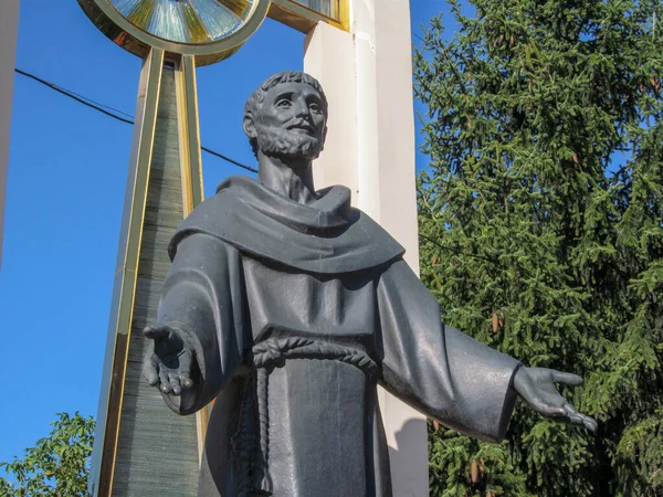 Monument Över Francis Nära Redemptorist Molnet Ternopil Ukraina — Stockfoto