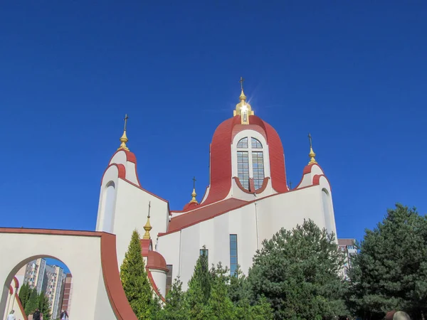 Schönes Gebäude Der Ukrainischen Christlichen Kirche Während Des Sonntagsgottesdienstes Ternopil — Stockfoto