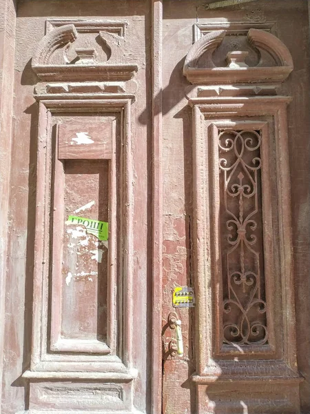 テルノピルの古代の美しい木製のドア — ストック写真