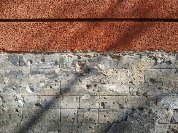 Ternopil 'deki eski bir evin duvarında kurşun izleri var. Ukrayna