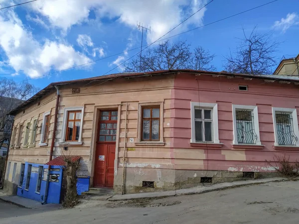 Fasaden Ett Gammalt Hus Stad Över 100 Gammal — Stockfoto