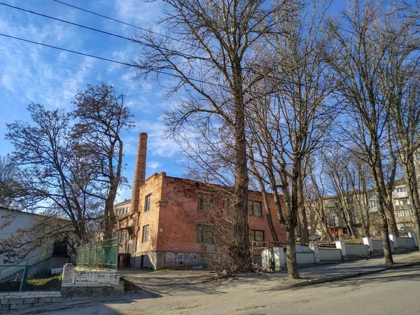 在老犹太会堂遗址上建造的旧锅炉房的建筑 Ternopil 乌克兰 — 图库照片