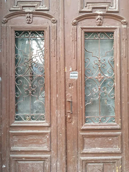 テルノピルの古代の美しい木製のドア — ストック写真