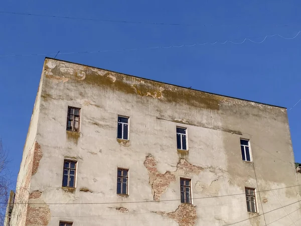 Fachada Uma Casa Velha Cidade Primavera — Fotografia de Stock