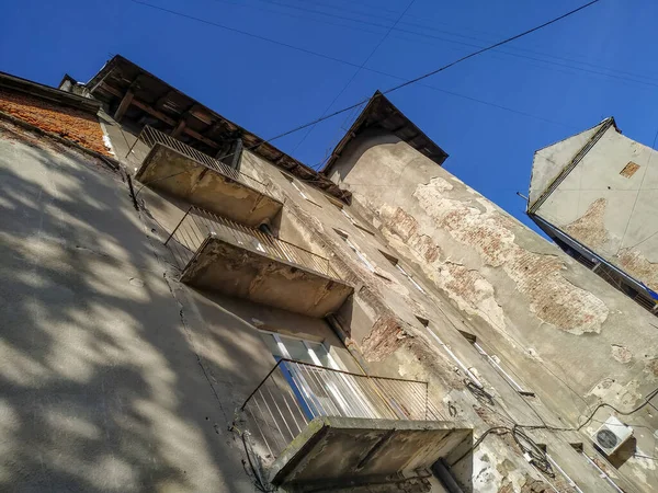 Fachada Una Antigua Casa Ciudad Primavera —  Fotos de Stock