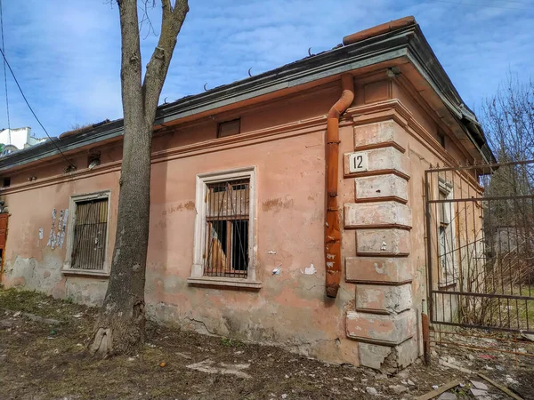 Façade Une Vieille Maison Dans Ville Printemps — Photo